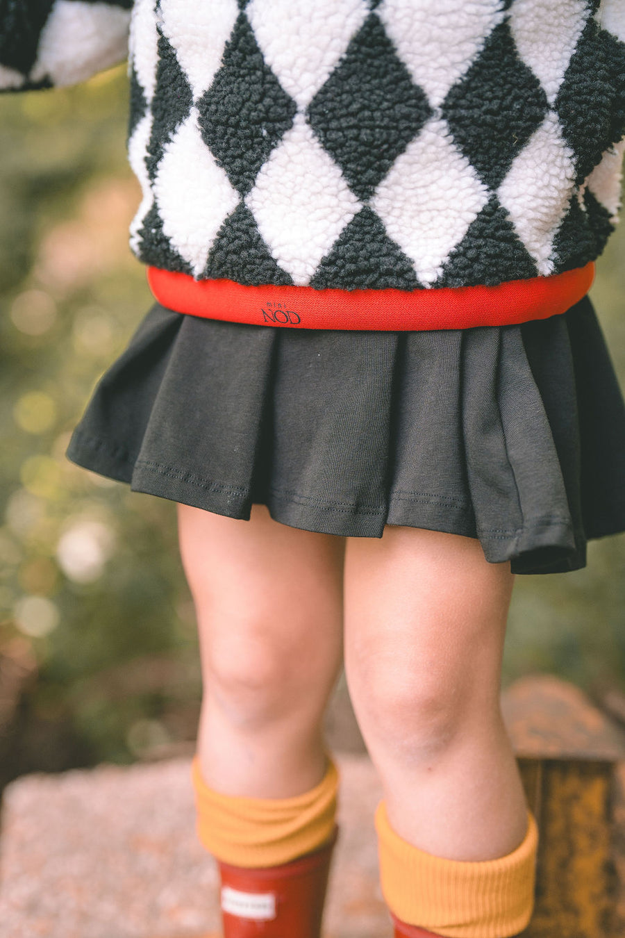 Sherpa B&W Sweater Unisex